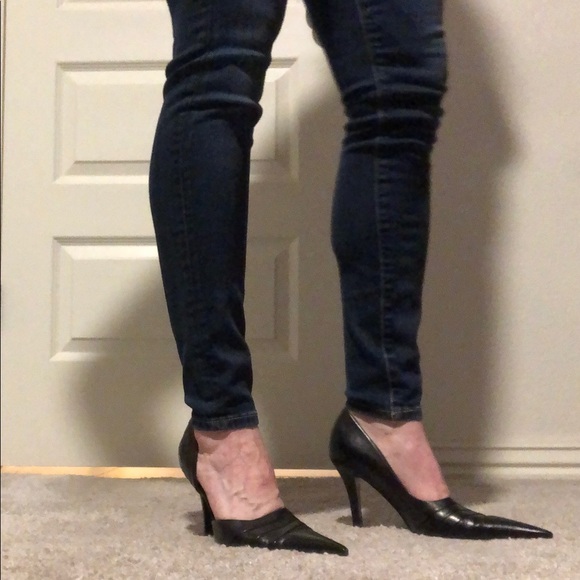 Carlos Santana pointy toe pumps - Picture 10 of 11